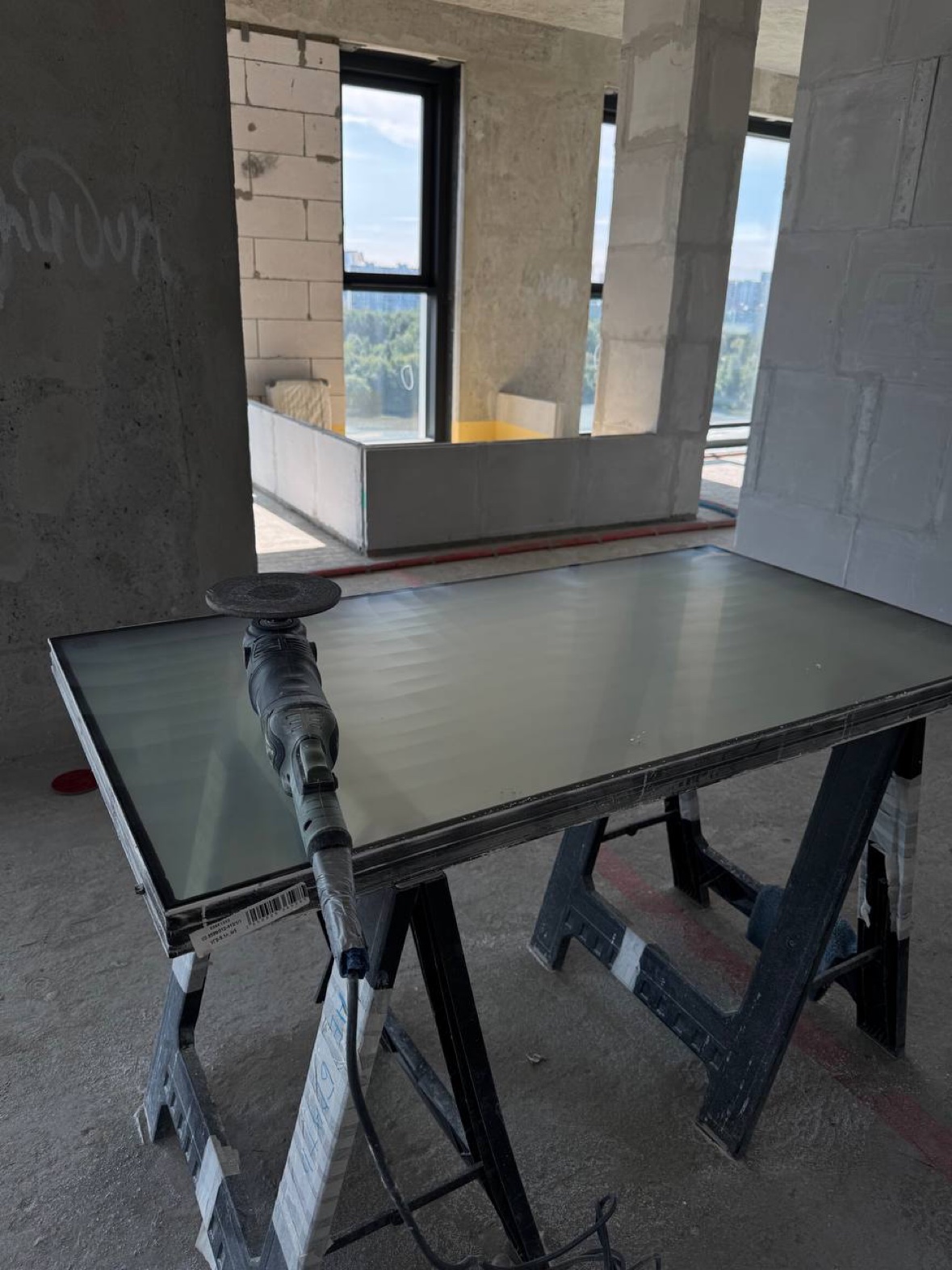 POLIRON technician restoring a glass pane on-site